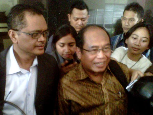 Zainal Lakukan Gelar Perkara Surat Palsu MK Zainal Lakukan Gelar Perkara Surat Palsu MK