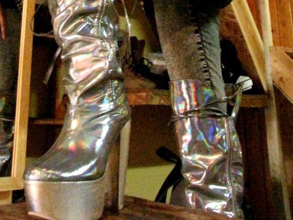 Sepatu Platform Melinda Cinta Satu Malam