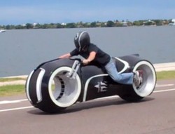 Motor Listrik Futuristik ala Tron Legacy