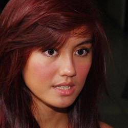 Agnes Monica Terharu Didukung Fans di MTV Europe