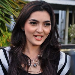 Masih Sakit, Ashanty Keukeuh Manggung di Makasar