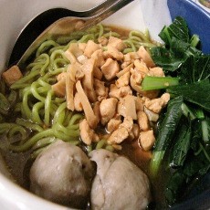 Sshahh...Pedasnya Mie Hijau Ayam Jamur Kuah Rica Maheswari