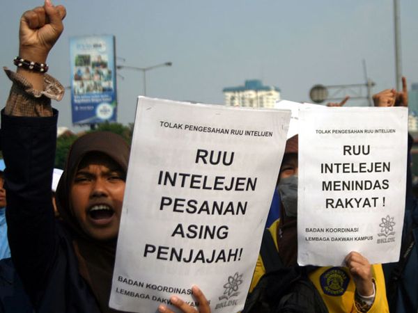 Puluhan Mahasiswa Tolak RUU Intelijen