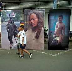 Wow, 17 Model Orang Gila Mejeng di Braga Festival 2011