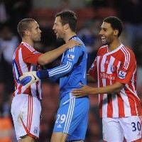Stoke Siap Jegal Setan Merah