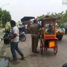 Razia Satpol PP, Pedagang di Pekanbaru Kocar Kacir