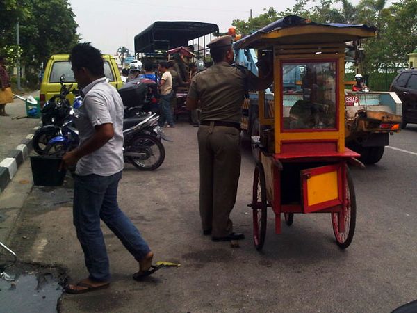 Razia PKL di RSUD Arifin Ahmad Pekanbaru