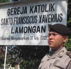 Bom Bunuh Diri Solo, Gereja di Surabaya Diperiksa K9