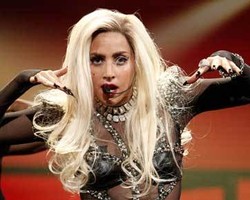 Lady Gaga Dianggap Pahlawan oleh Komunitas Gay Inggris