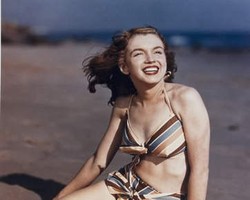 Foto Perdana Marilyn Monroe Berbikini Dilelang