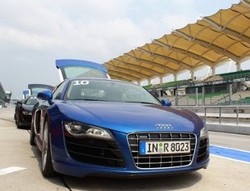 Menjajal Audi R8 di Sirkuit Sepang