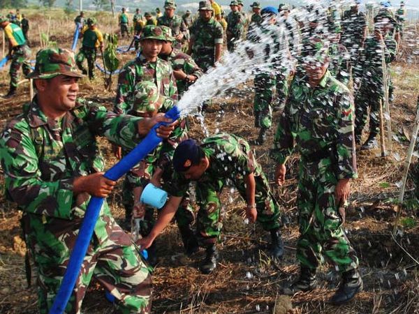 TNI-Polri Tanam Pohon