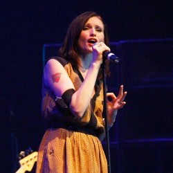 Sophie Ellis Bextor Tampil Enerjik dan Memukau