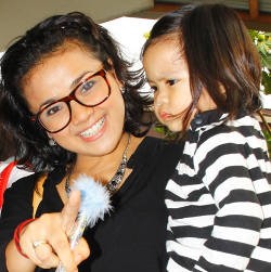 Nirina Bermimpi Bisa Sekolahkan Anak di London