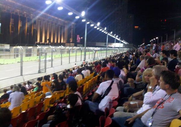 GP Singapura Dipadati Pengunjung