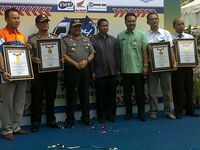 Satlantas Polrestabes Surabaya Raih MURI