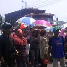 Unjuk Rasa Korban Lumpur Lapindo Dibubarkan Paksa