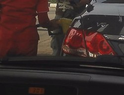 Aduh, Mobil Mewah Masih Senang Isi Premium