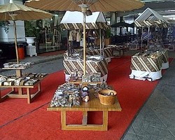 Sambut Hari Batik, Pasaraya Gelar Tribute to Batik