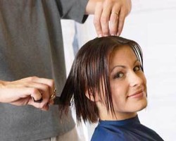 4 Waktu yang Tidak Tepat untuk Potong Rambut