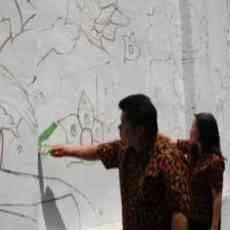 Mural Berkarakter Pelinting Rokok di Kawasan Kalisosok