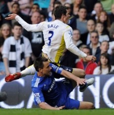 Bale Tak Keberatan Jadi Sasaran Tekel Lawan