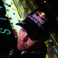 McLaren Berniat Tunda Pesta Vettel