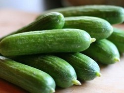 Jerawatan? Makan Saja Timun!