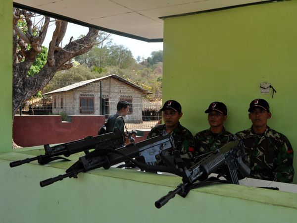 Patroli TNI di Perbatasan RI-Timor Leste