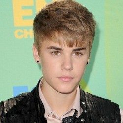 Garap Album Natal, Justin Bieber Gandeng Usher