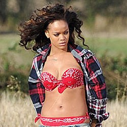 Terlalu Seksi, Rihanna Diprotes Petani