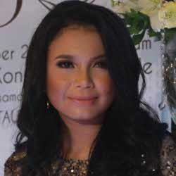 Rossa Gelar Konser di Singapura Tanpa Pacar