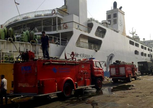 KM Kirana IX Terbakar di Tanjung Perak
