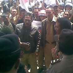 Ratusan Perangkat Desa Tuntut PNS dan Jaminan Kesehatan