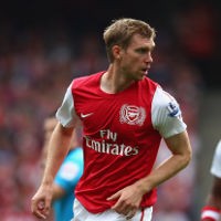 Mertesacker Sudah Bikin Wenger Terkesan