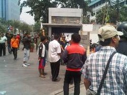 Tolak Digusur Satpol PP, Pedagang Warung di Belakang RS MMC Ngamuk