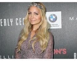 Nicole Richie Digosipkan Operasi Payudara