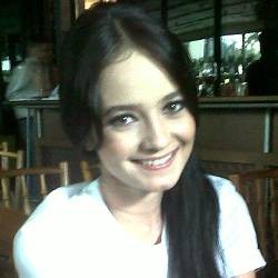 Enzy Storia, Cewek Ababil di Republik Twitter