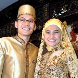 Stres, Marshanda Kena Panas Dalam