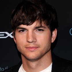 Ashton Kutcher Selingkuh di Ulang Tahun Pernikahannya?