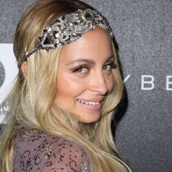 Nicole Richie Perbesar Payudara?