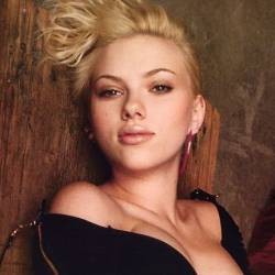 Pose Bugil Scarlett Johansson Jadi Trendsetter