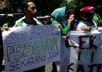 Bonek Tolak Dualisme Persebaya