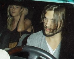 Selingkuhan Ashton Kutcher Minta Bayaran Rp 2 M