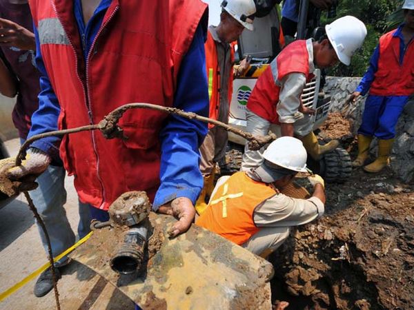 Pipa Air Ilegal Dibongkar