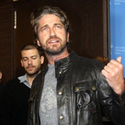 Lagi-lagi Gerard Butler Kencani Model 