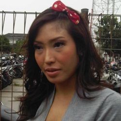 Ayu Dewi Pacaran dengan Teman Lama