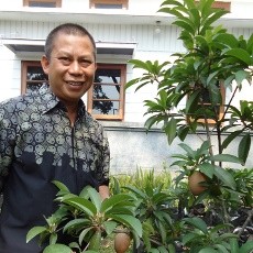 Wakil Walikota Bandung yang Hobi Berkebun