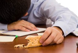 Food Coma, Penyebab Rasa Lemas Setelah Makan