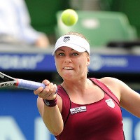 Zvonareva Hadapi Radwanska di Laga Puncak
